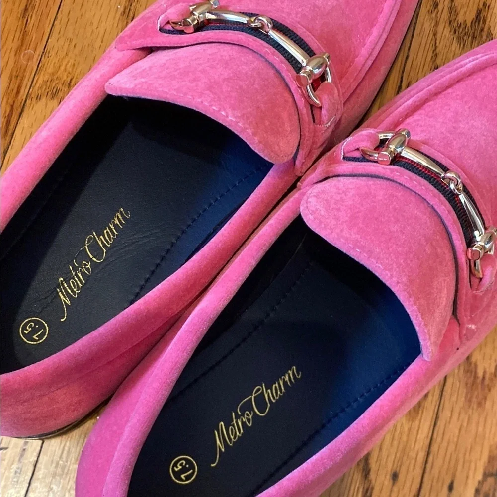 Metro charm size 7.5 Pink Loafers with Silver Detailing never worn